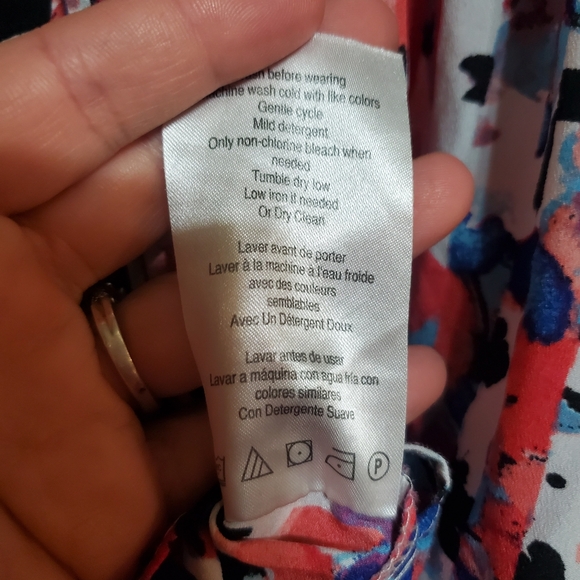 Motherhood Maternity sleeveless abstract floral sleeveless shirt zip up back - Picture 5 of 6